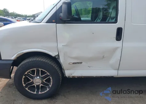 2005 Chevrolet Express from USA, damaged, VIN 1GCGG25V551137866